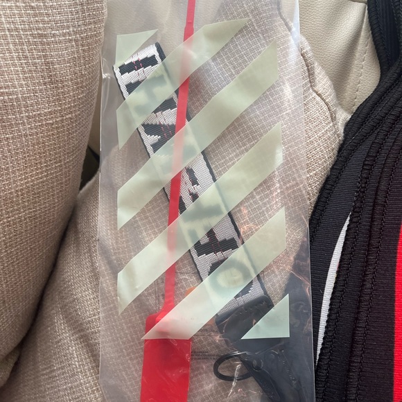 Off-White Keychain - Picture 3 of 7